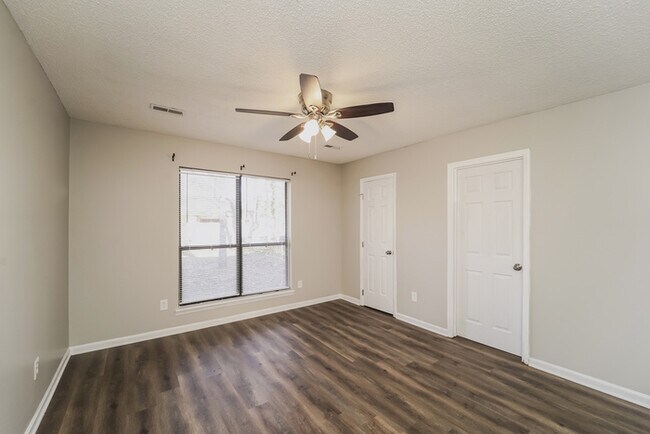 Foto del edificio - 8006 Beacon Hills Rd