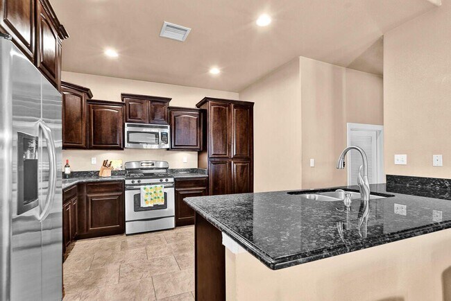 Building Photo - 5413 Roberto Avalos Ct