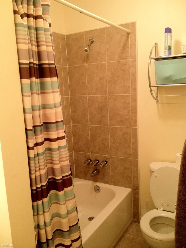 Foto del edificio - 1621 Parkcrest Cir