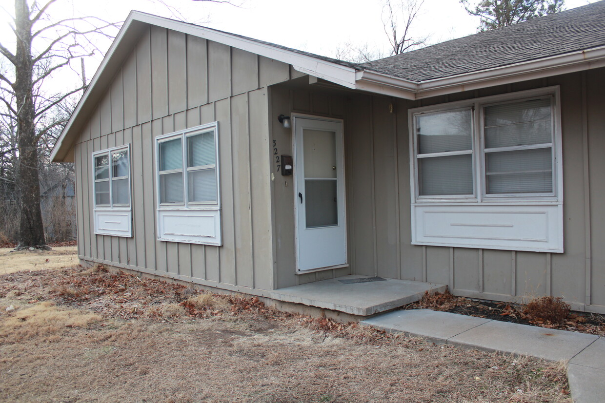 Foto principal - 3227 Claflin Rd