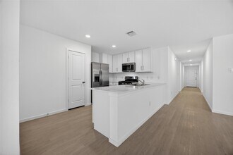 Building Photo - 6523 Water Oak Grn Ln