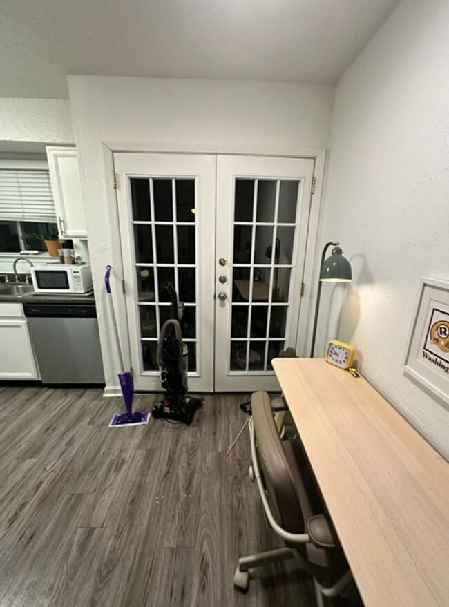 Building Photo - 2bd/1ba Townhome - South Lamar - Close to Downtown - Fenced Patio - $1450