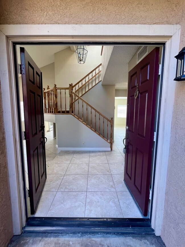 Building Photo - Spacious 4 Bedroom 3 Bath in Redlands