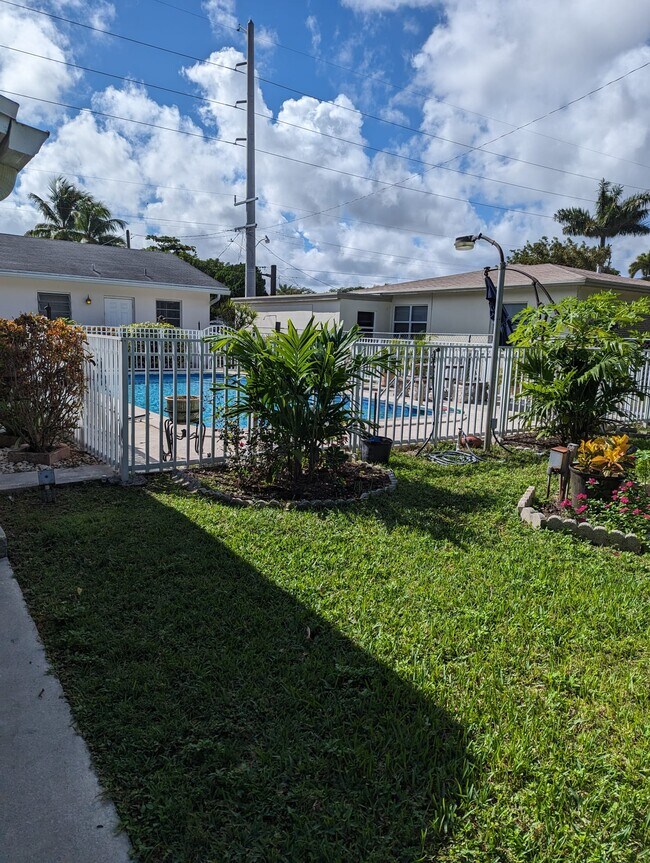 Foto del edificio - 808 NE 8th St