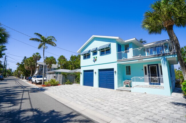 Building Photo - 2804 Sunset Way