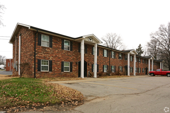 Building Photo - Colonial Oaks