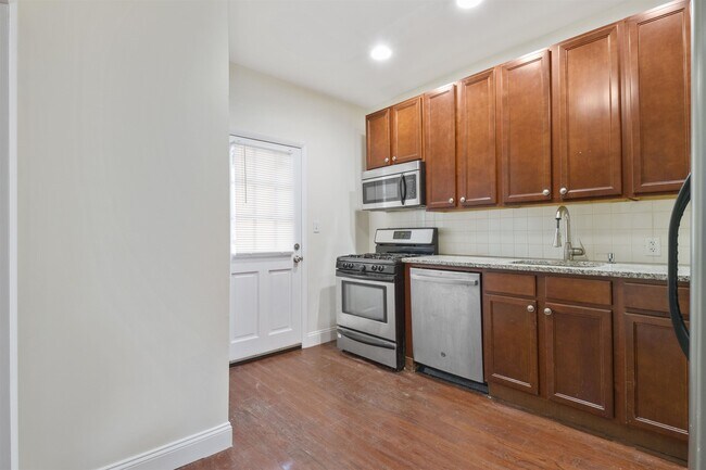 Building Photo - 615 15th St