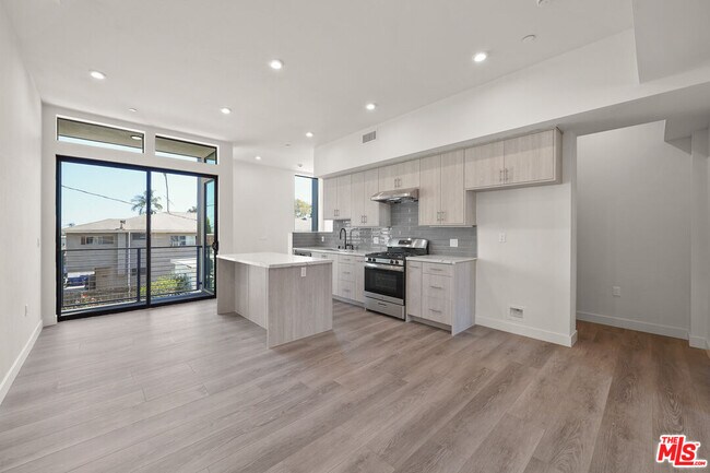 Foto del edificio - 1202 N Orange Grove Ave