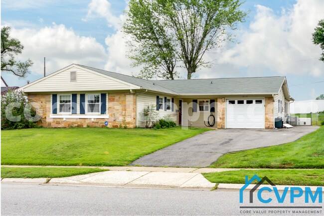 Foto del edificio - 12110 Tulip Grove Dr