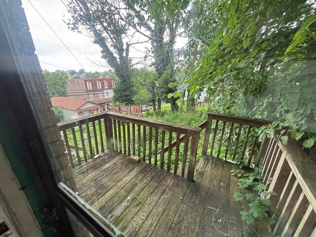Building Photo - 2 bedroom 1 bath house for rent in Mt Wash...