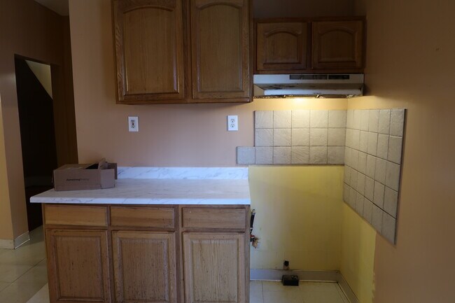 Building Photo - 21 Edgewood St