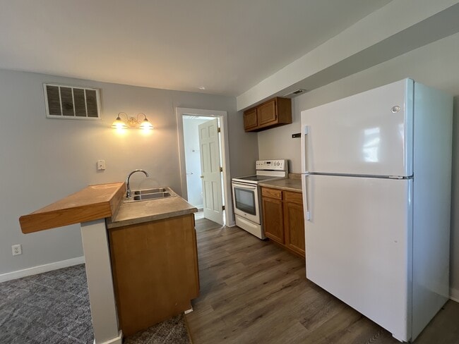 Building Photo - 582 Loras Blvd