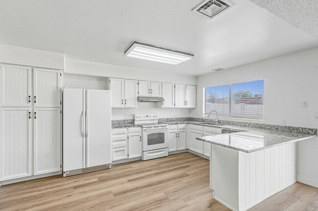 Building Photo - Wonderful East Valley Home! 4bedroom 1.5 B...