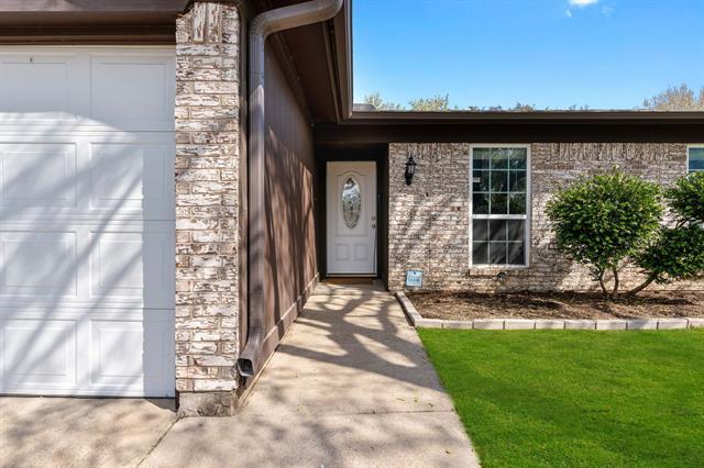 Building Photo - 2704 Springlake Ct