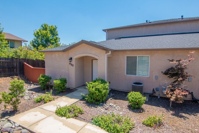 Building Photo - Beautiful 4 Bedroom Home in Highland Park!