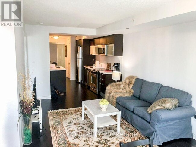 Building Photo - 386 Yonge St