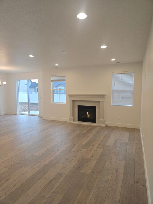 Foto del edificio - 2025 S 2425 W