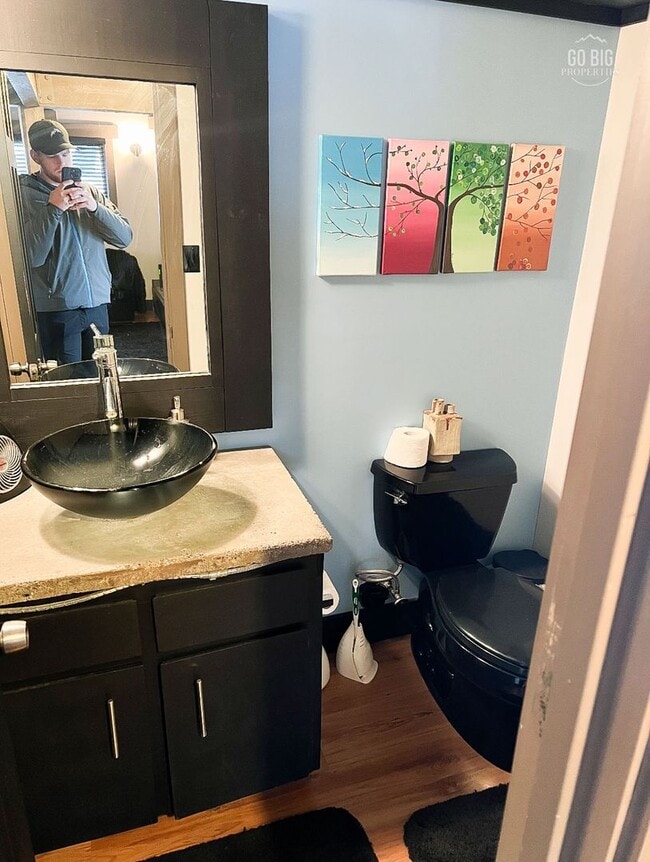 Building Photo - Centrally Located Silverbow Condo - DOGS A...