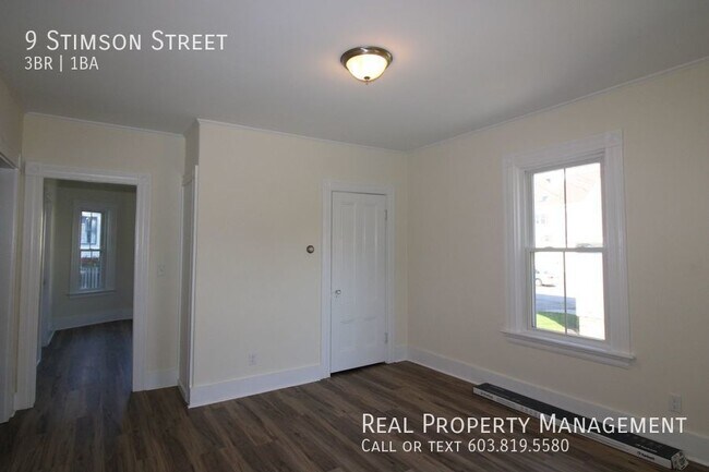 Building Photo - Spacious  3 Bedroom Victorian Kittery Town...