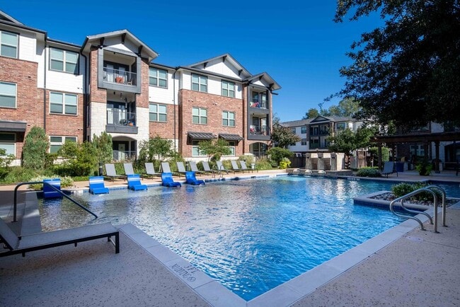 Building Photo - Century Lake Highlands
