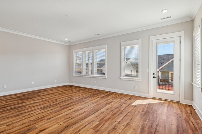 Building Photo - Chartwell Commons at Beechcroft