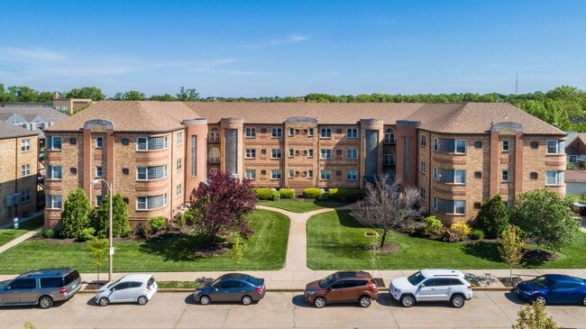 Building Photo - 5825 Lindenwood Ave