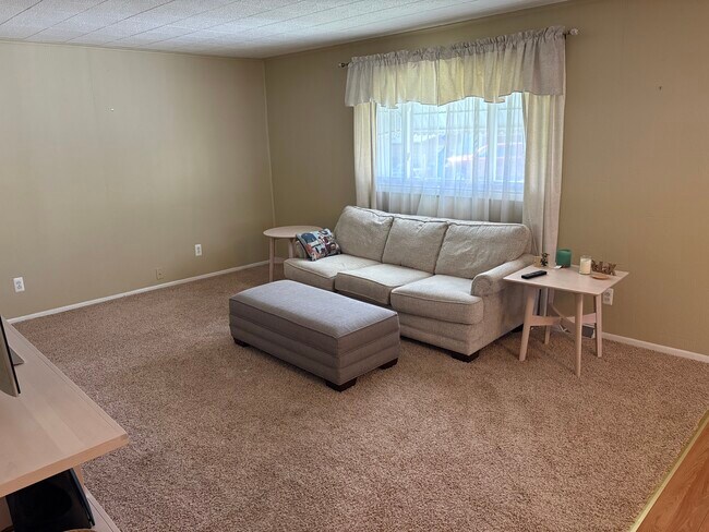 Building Photo - 211 27th St SE