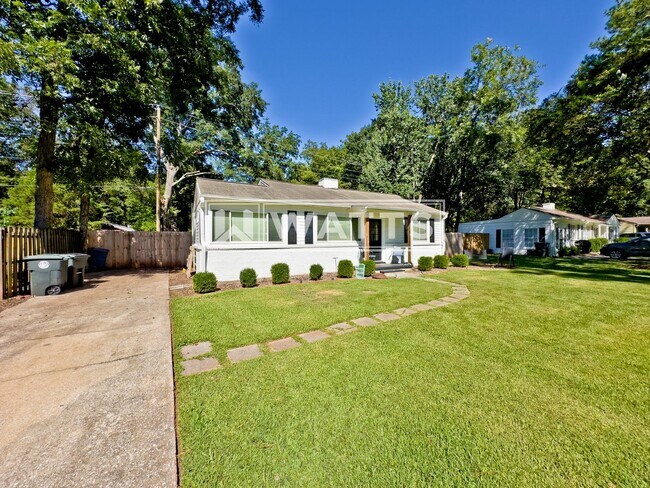 Foto del edificio - 3 Bedroom Home in Crestline