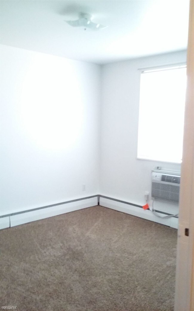 Building Photo - 954 Grafton Rd