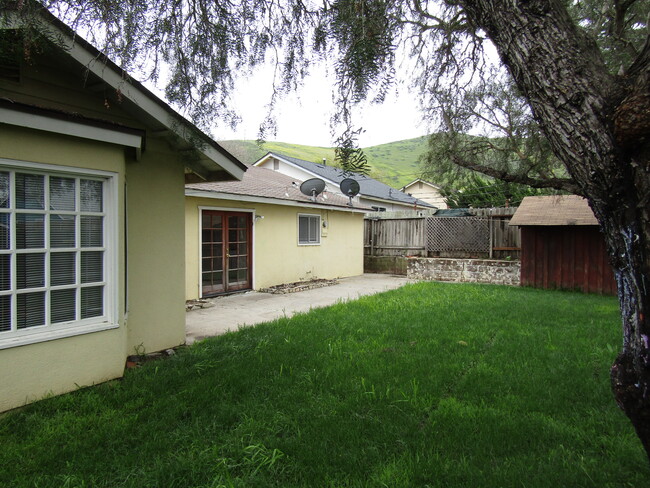 Foto del edificio - 225 Amherst Pl