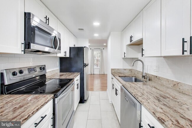 Building Photo - 20210 Maple Leaf Ct