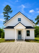 Building Photo - 2 Lake Ellen Dr