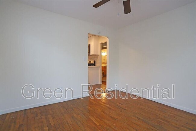 Building Photo - 701 1/2 Highland St