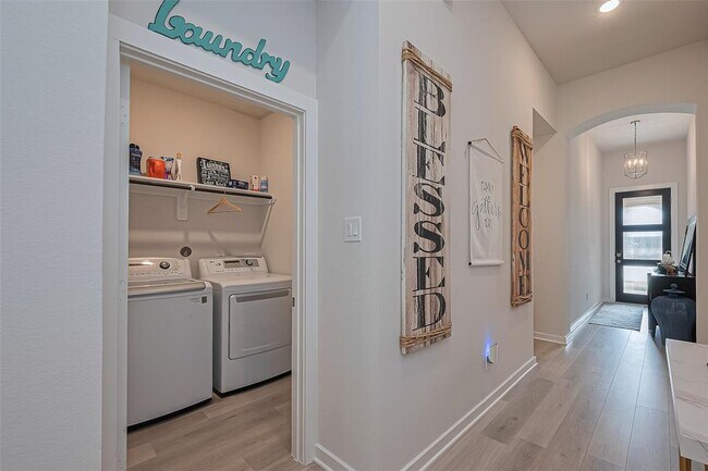 Foto del edificio - 4910 Tan Briar Dr