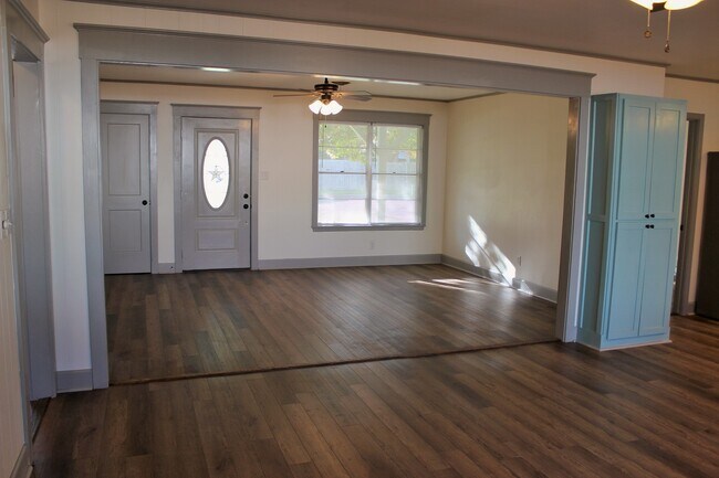 Building Photo - 2103 Tison St