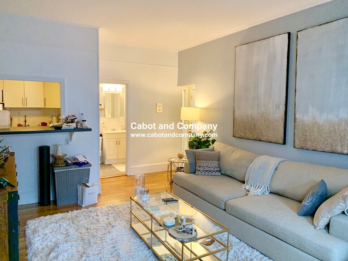 Foto principal - 213 Newbury St