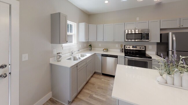 Building Photo - 228 Halo Dr