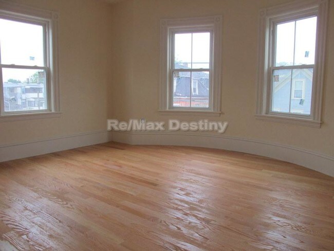 Building Photo - 15 Quincy St