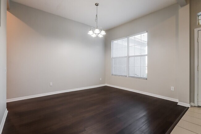 Foto del edificio - 6041 Cason Way
