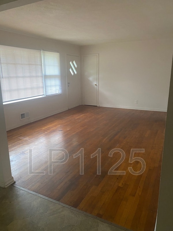 Building Photo - 1011 W Poplar St