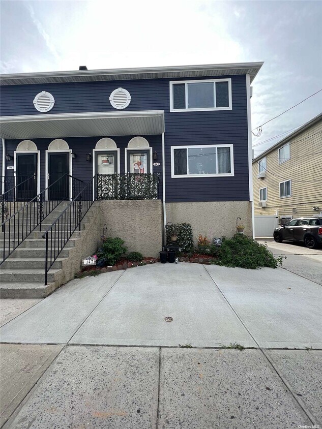Foto principal - 147 Beach 97th St