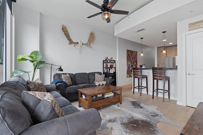 Building Photo - 360 Nueces St