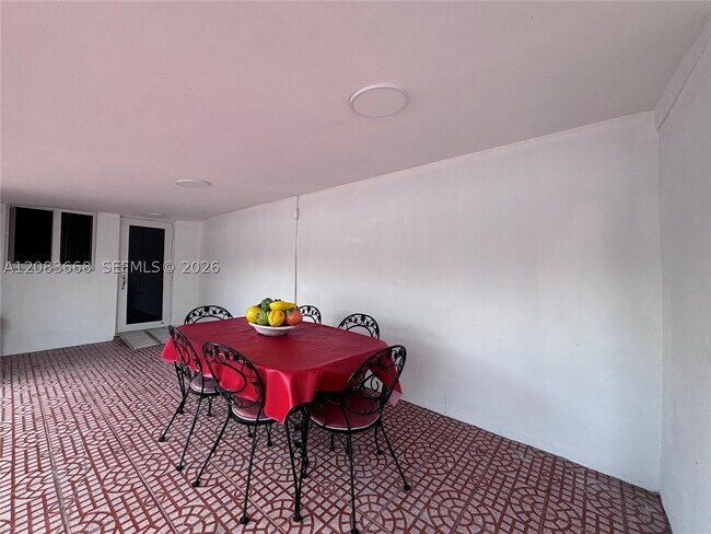 Foto del edificio - 911 NW 30th Pl