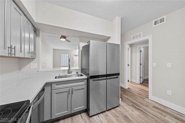 Foto del edificio - 8423 Bernwood Cove Loop