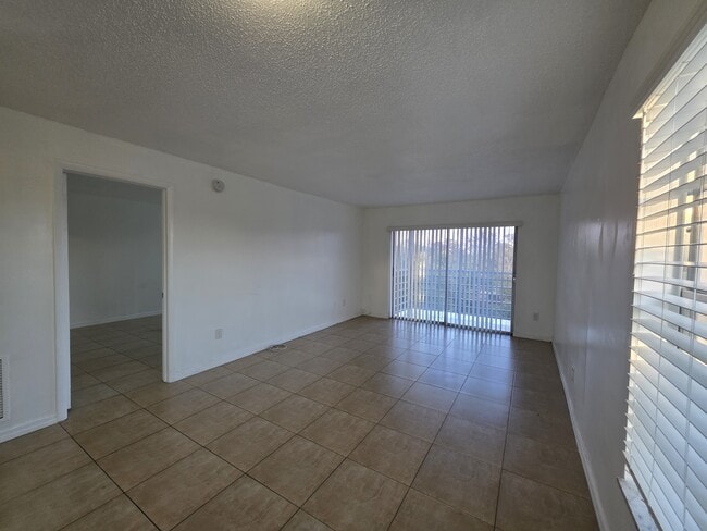 Foto del edificio - 2800 NW 56th Ave