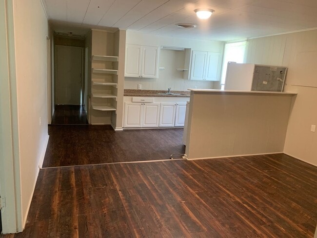 Building Photo - 3B/1B Home Available off of Nelson Rd-Sect...
