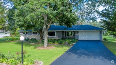 Building Photo - 10254 N Sunnycrest Dr