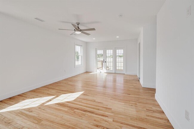Building Photo - 107 Daisy Ln