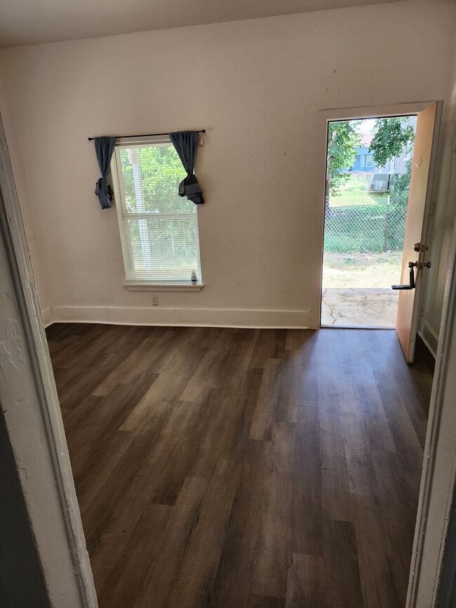 Building Photo - Manufactured Home