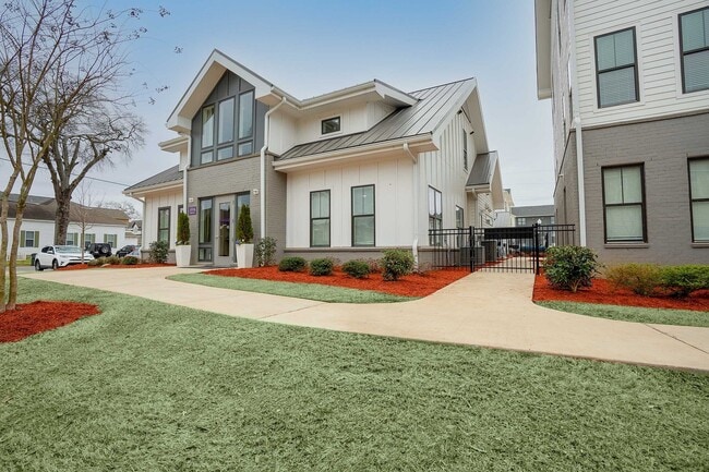 Building Photo - My House on 13th